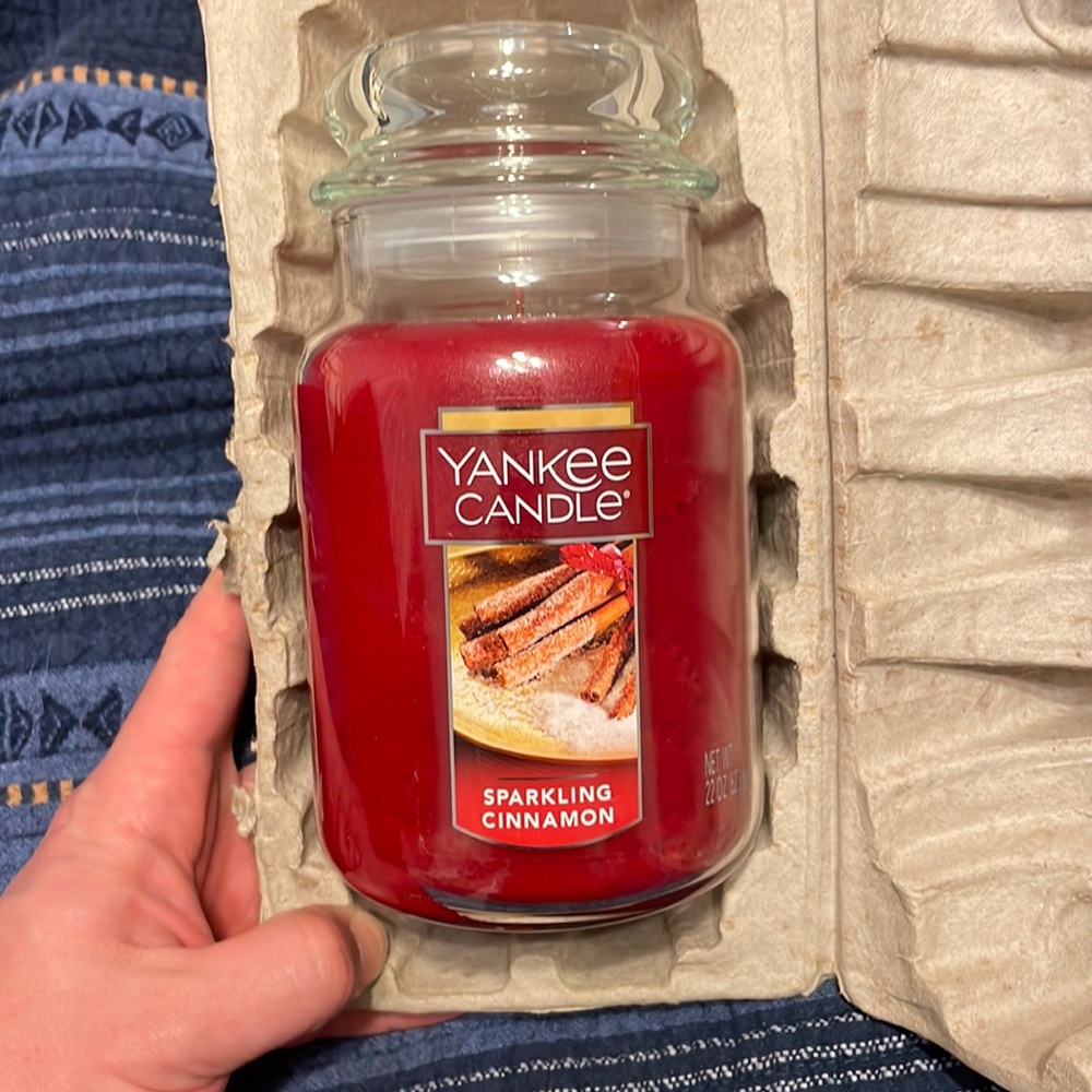New in Box Yankee Candle Sparkling Cinnamon 22 Oz